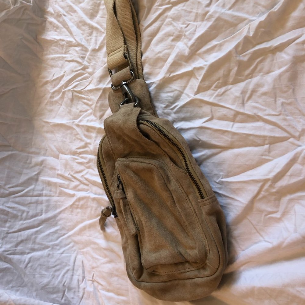 Hudson Sling Bag in Mineral